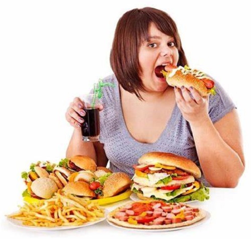 Một trong những nguyên nhân gây ra bệnh béo phì, tim mạnh chính là do việc dùng thức ăn nhanh không kiểm soát